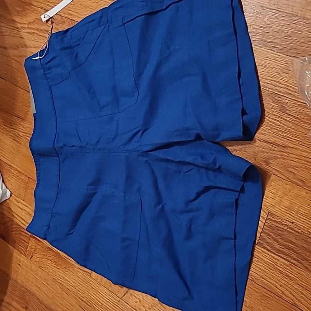 Shorts NWT